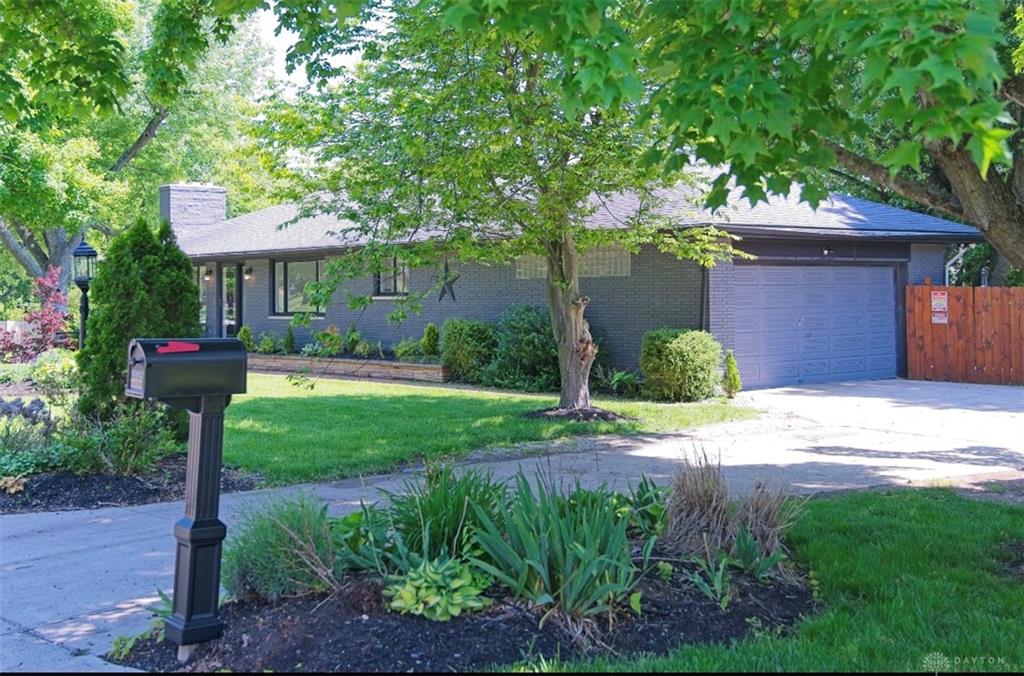 7406 Lockwood Property Photo 3