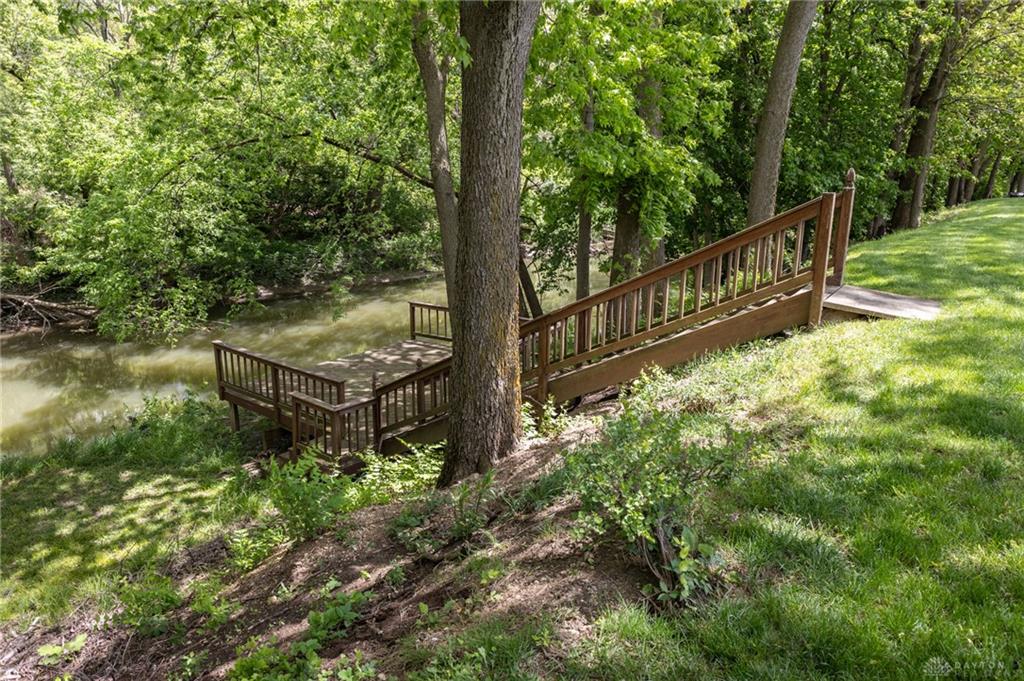 5559 Clover Leaf Property Photo 2