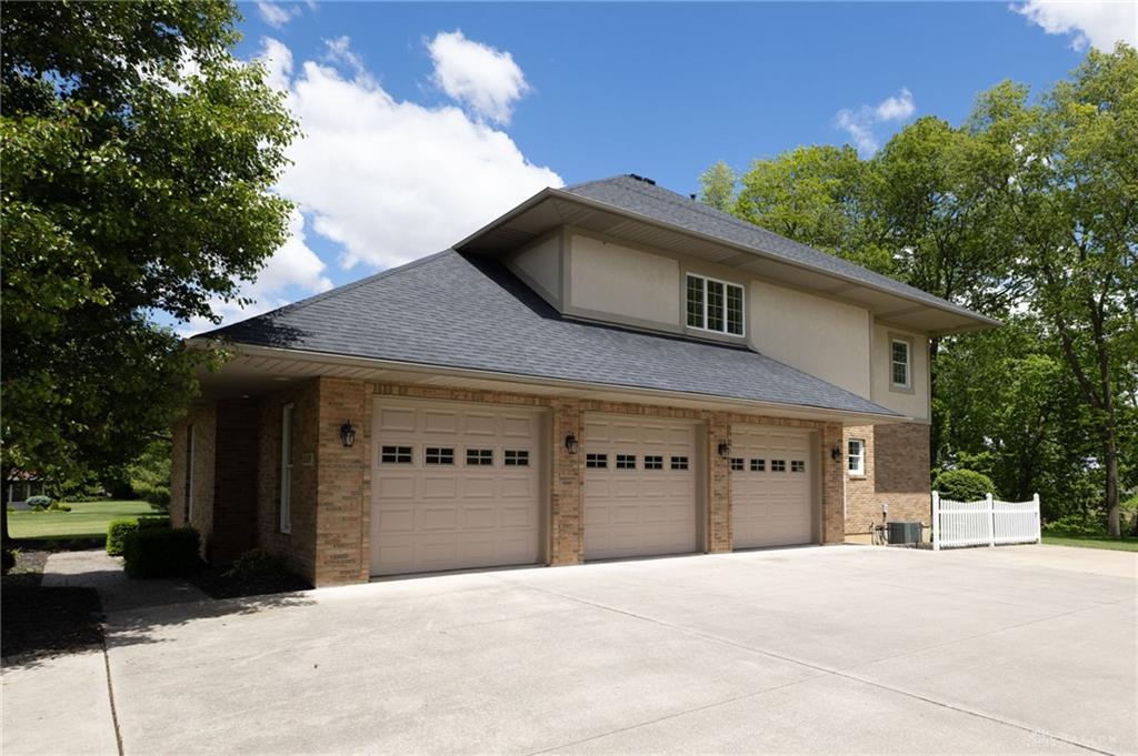 5559 Clover Leaf Property Photo 9
