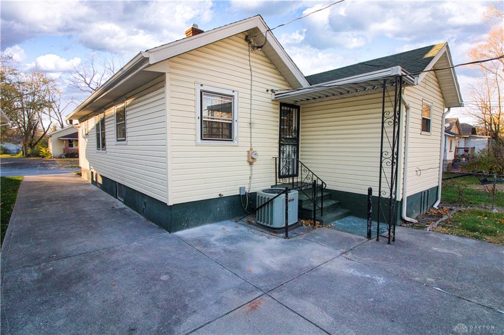 620 Shoop Property Photo 9