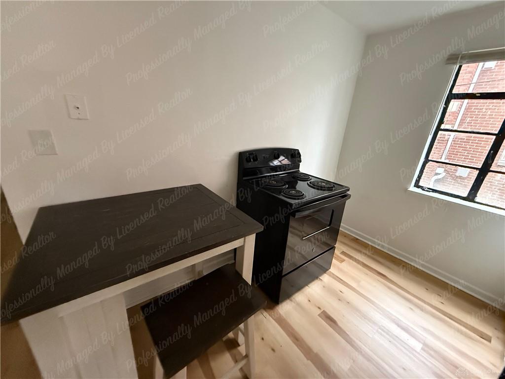 212 E Bruce 2 Property Photo 9