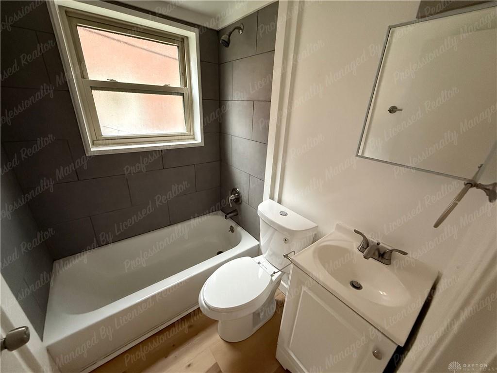 212 E Bruce 2 Property Photo 15