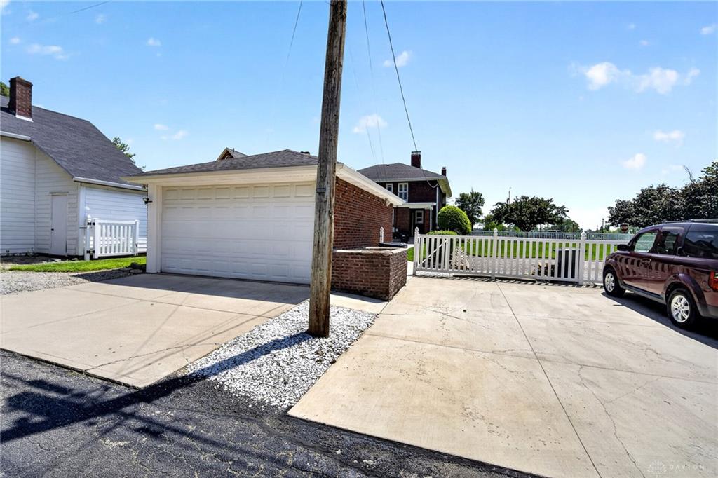 150-150 1/2 W Church Property Photo 11
