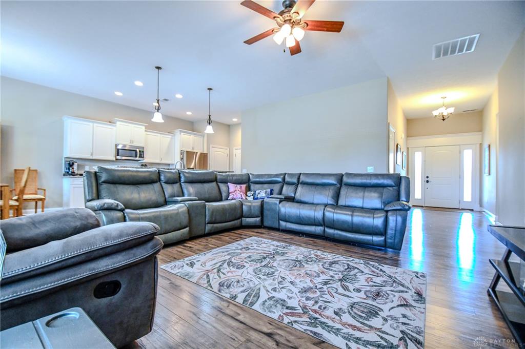 734 Deerhurst Property Photo 4