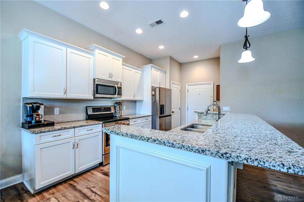 734 Deerhurst Property Photo 7