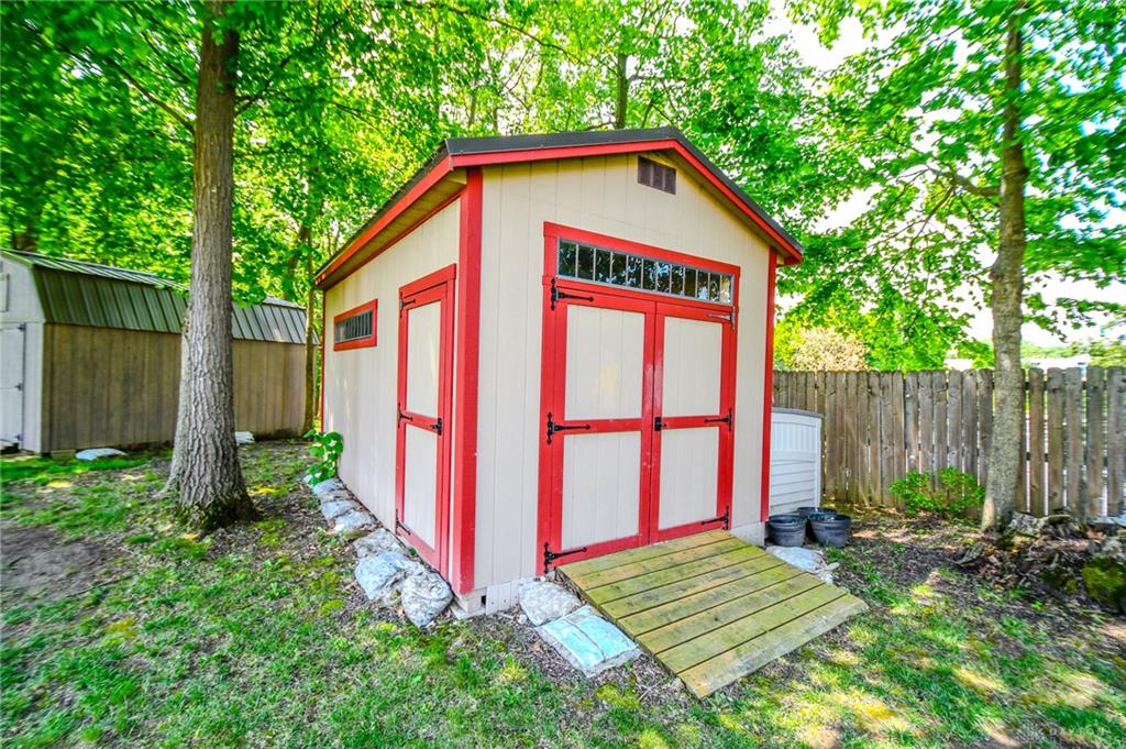 734 Deerhurst Property Photo 24