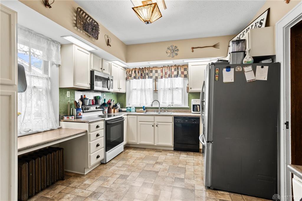 100 Hill Property Photo 13