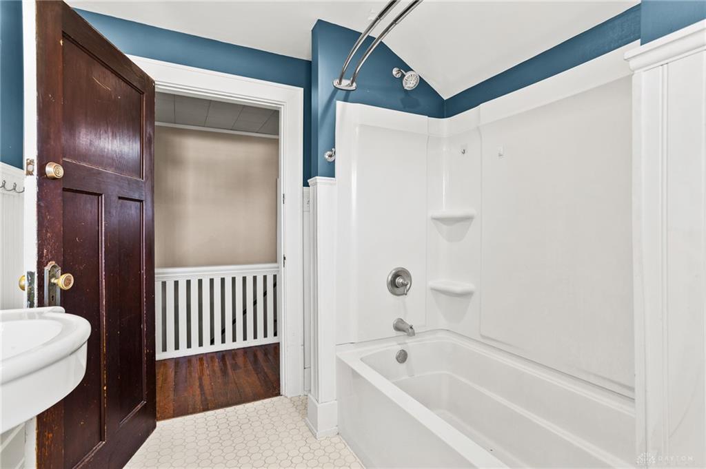 100 Hill Property Photo 32