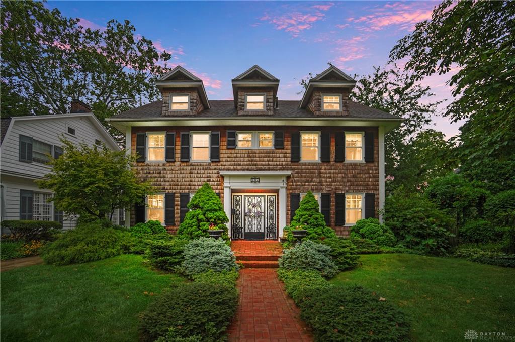 1824 Crescent