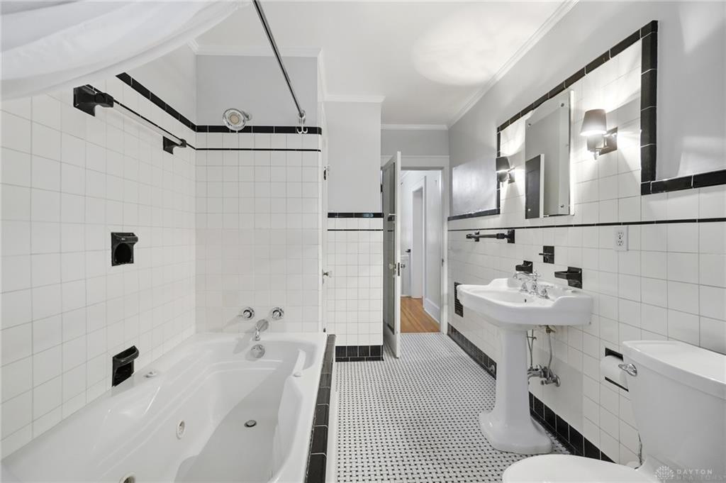 1824 Crescent Property Photo 42