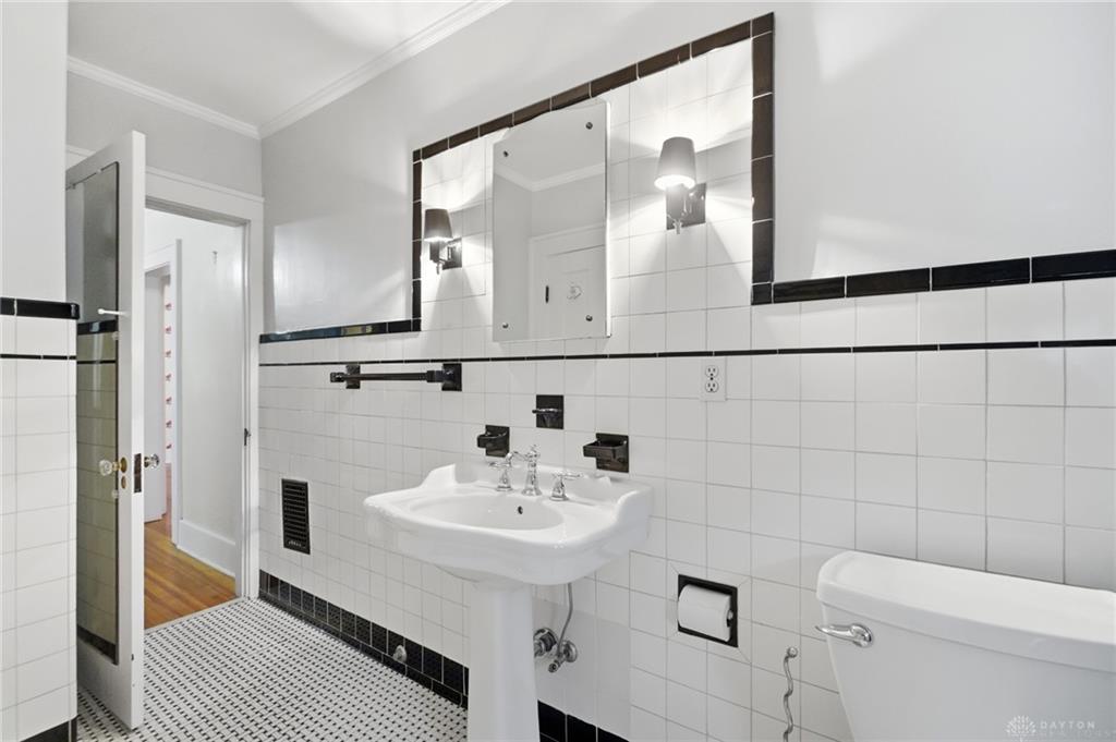 1824 Crescent Property Photo 43