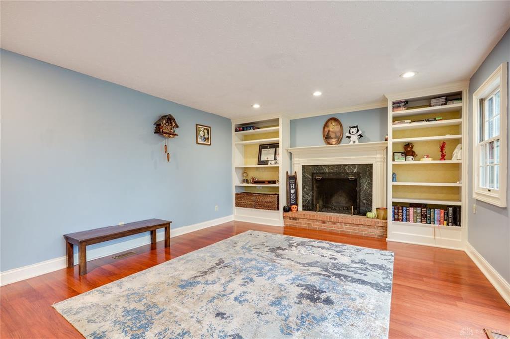 811 W Spring Valley Property Photo 6