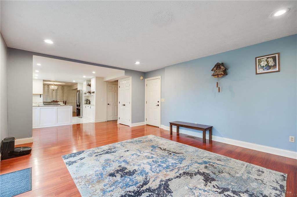 811 W Spring Valley Property Photo 7