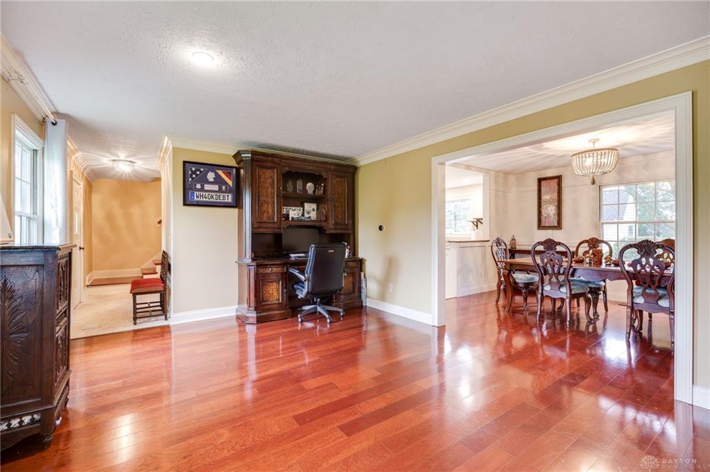 811 W Spring Valley Property Photo 17