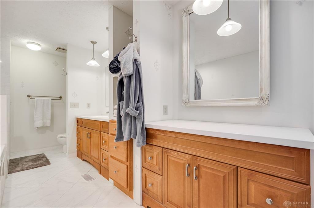 811 W Spring Valley Property Photo 25