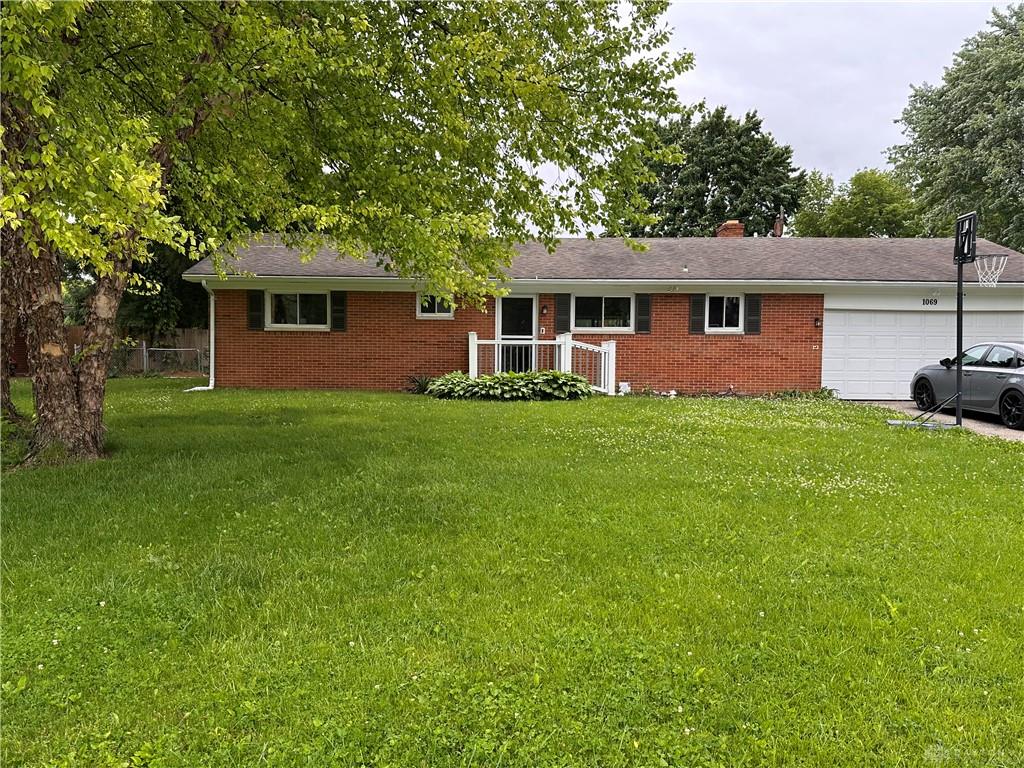 1069 Whitestone Property Photo 1