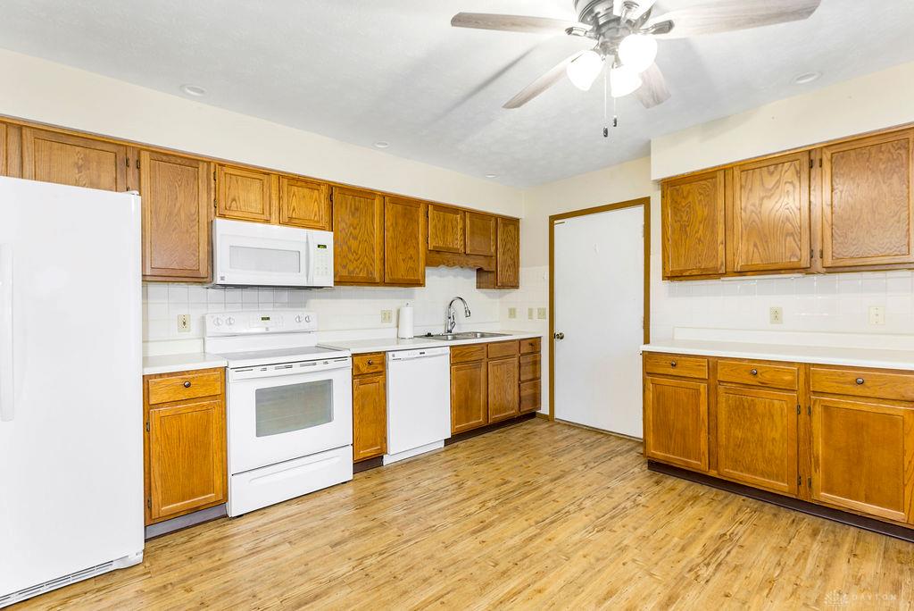 1143 Derby Property Photo 6