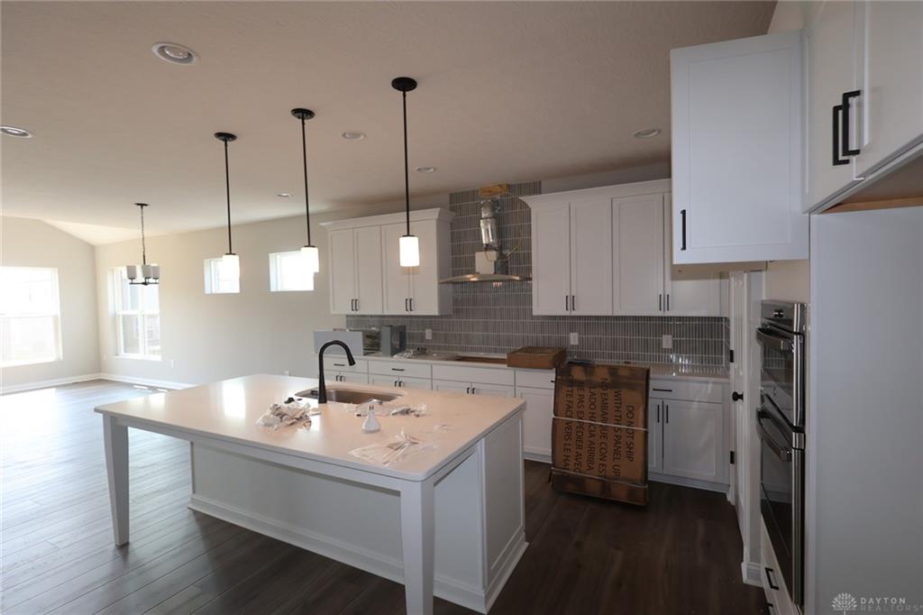 652 Goldfinch Property Photo 4