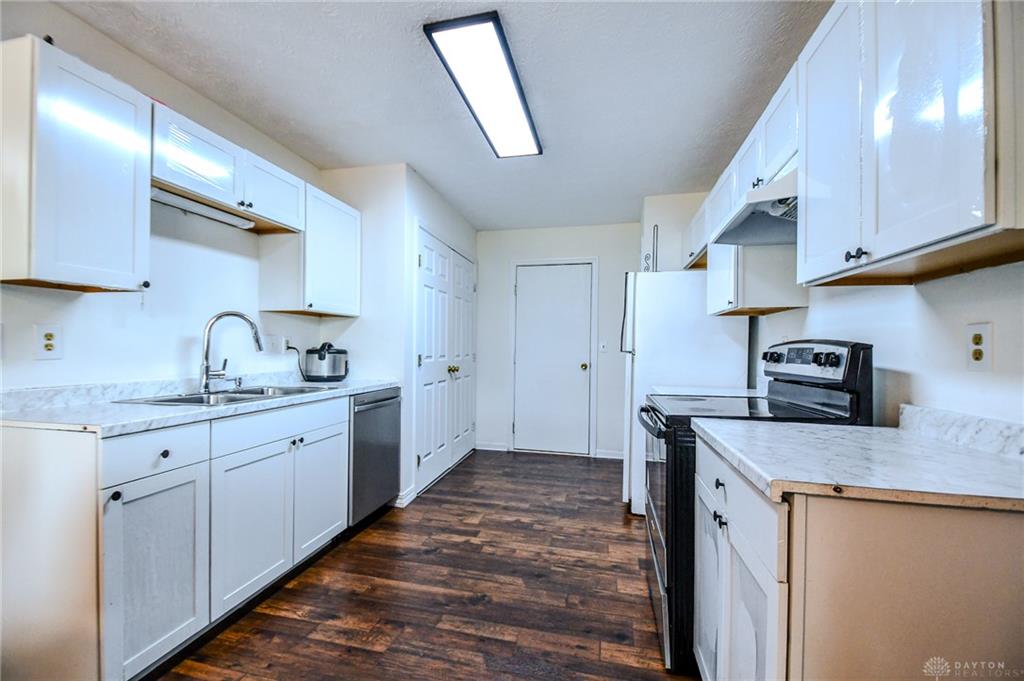 1584 Farrington Property Photo 9