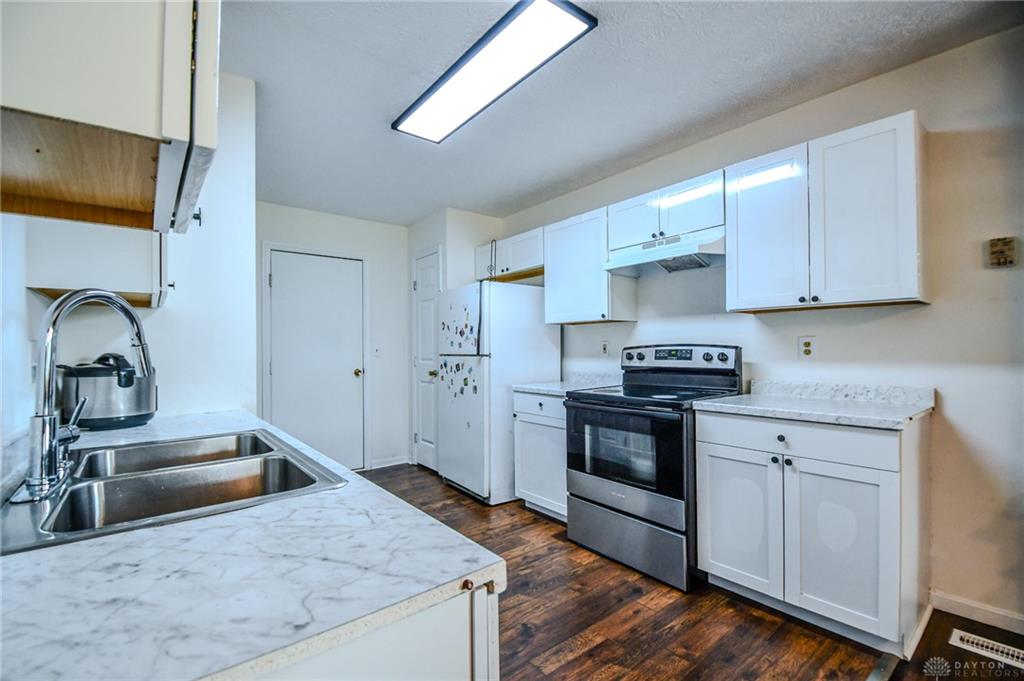 1584 Farrington Property Photo 10