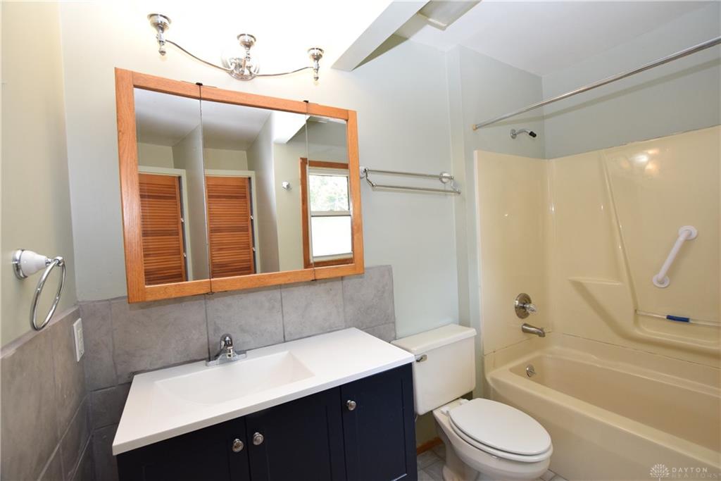 705 E Cassilly Property Photo 33