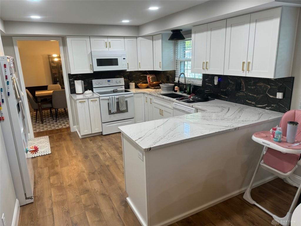 2165 E Oak Tree Property Photo 3