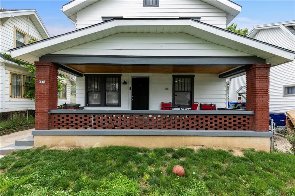 323 Roxbury Property Photo 6