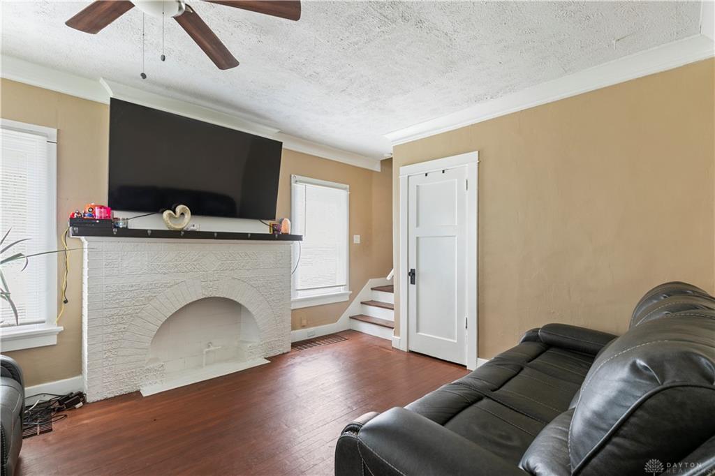 323 Roxbury Property Photo 10