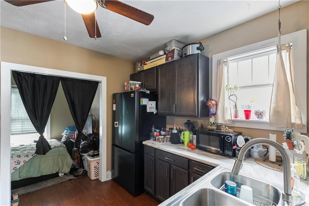 323 Roxbury Property Photo 11