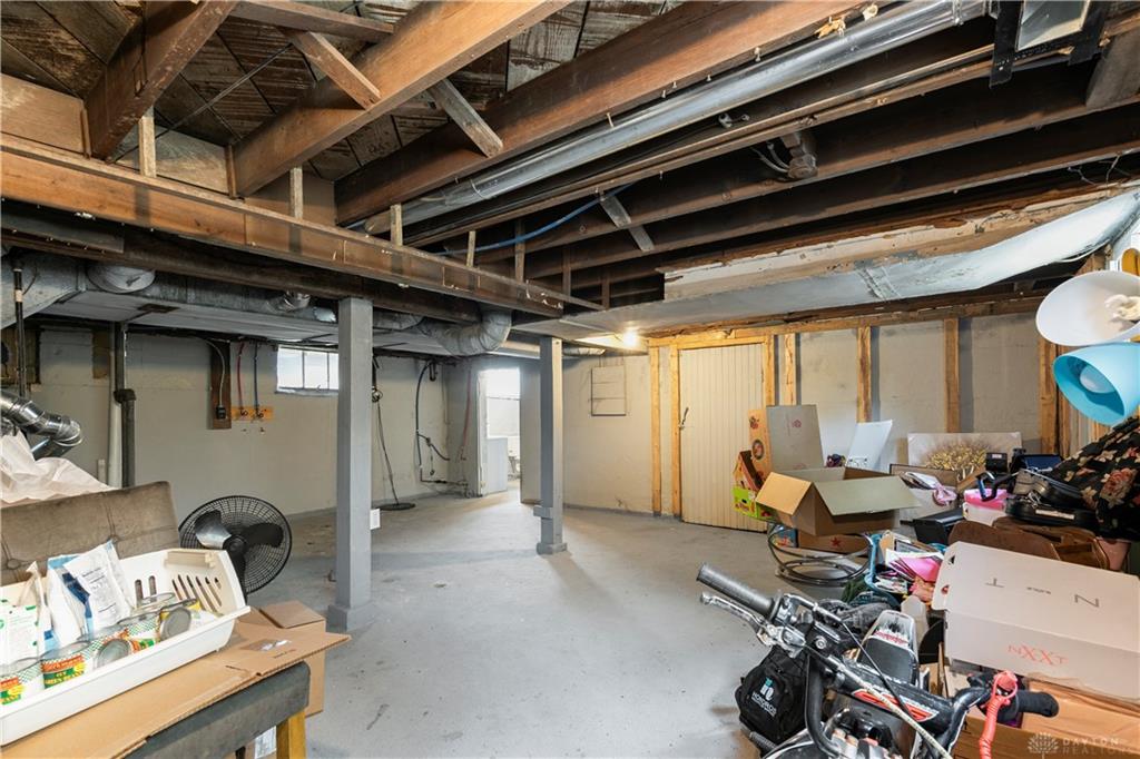 323 Roxbury Property Photo 14