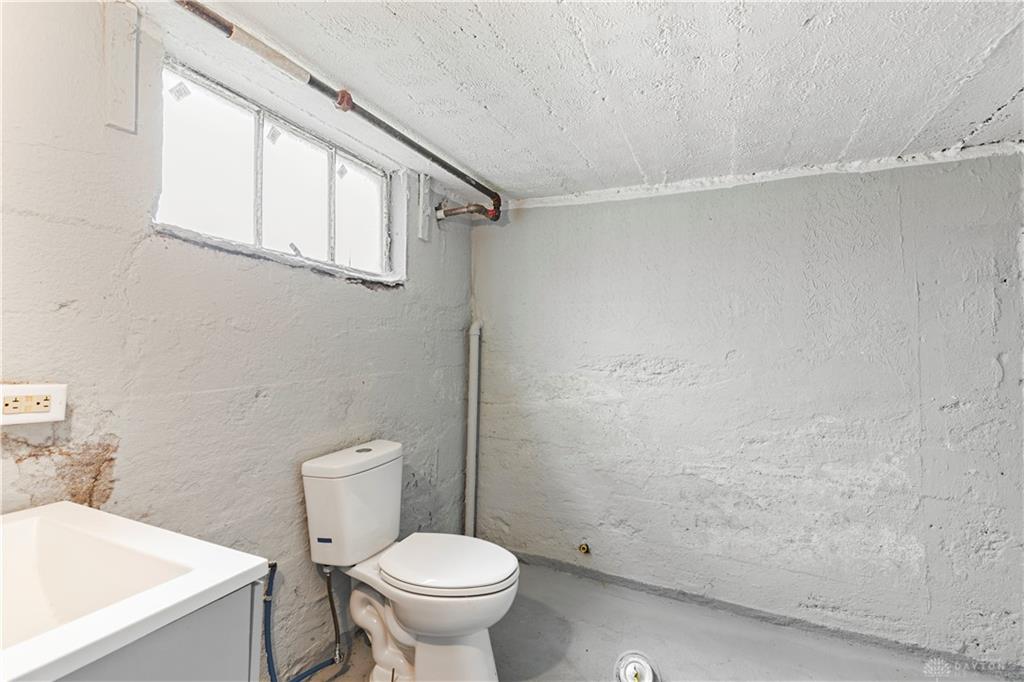 323 Roxbury Property Photo 15