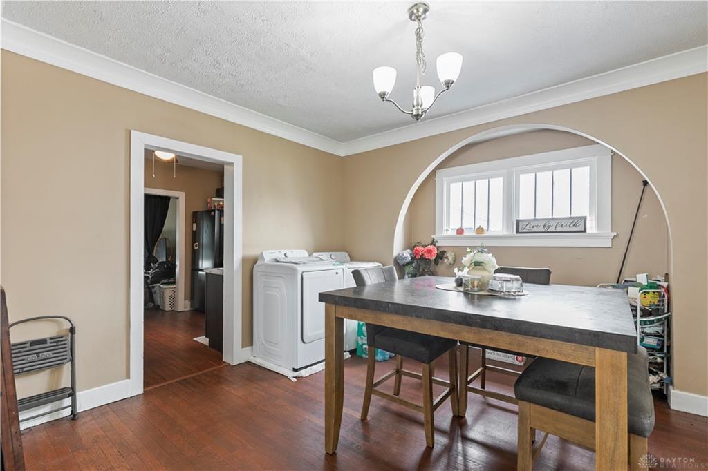 323 Roxbury Property Photo 17