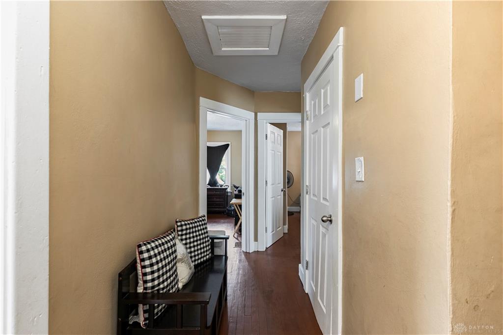 323 Roxbury Property Photo 21