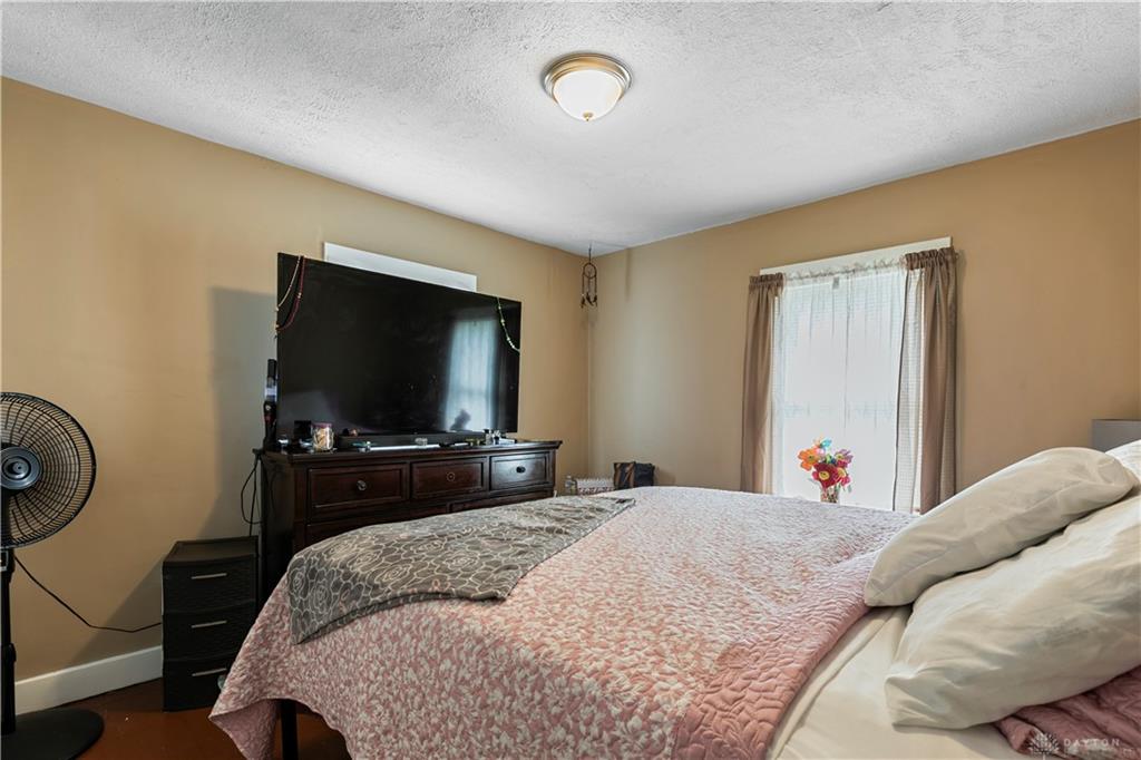 323 Roxbury Property Photo 24