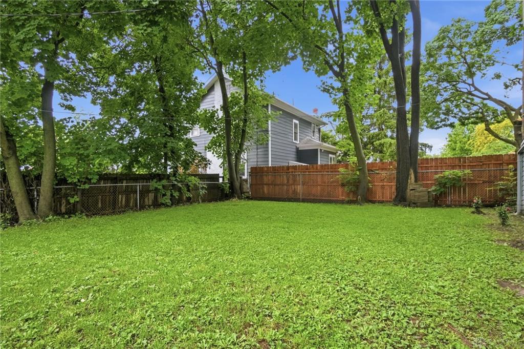 110 E First Property Photo 38