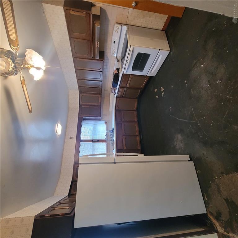 127 E Harrison Property Photo 7