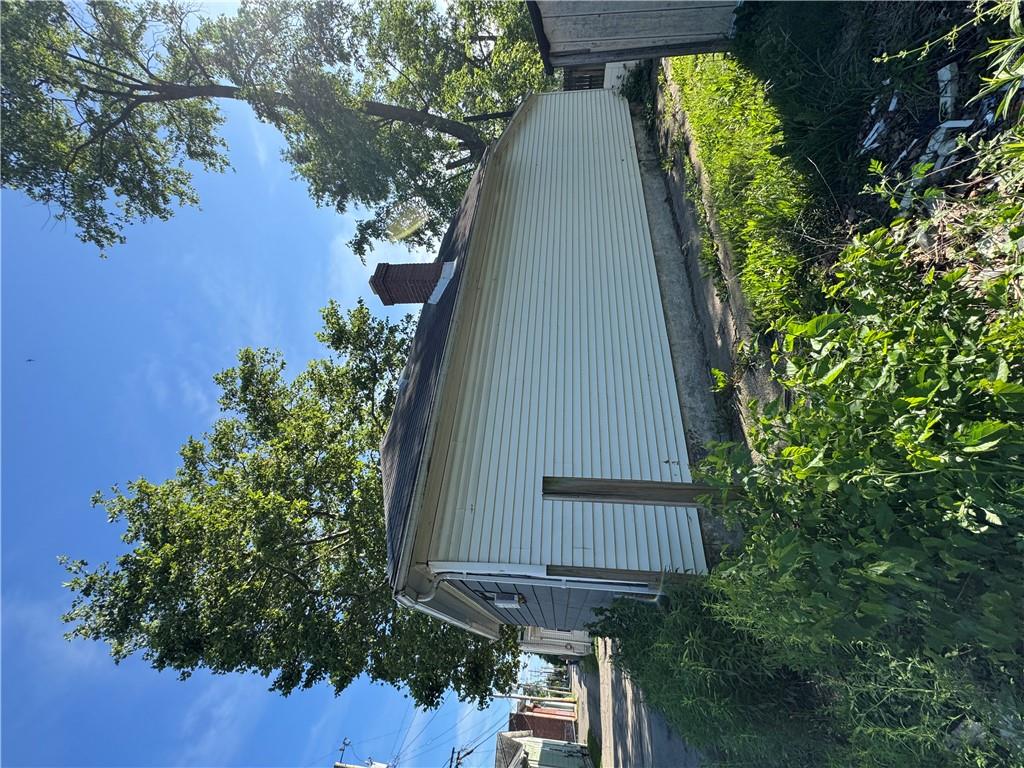 311 Hart Property Photo 4