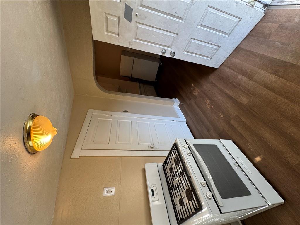 311 Hart Property Photo 8