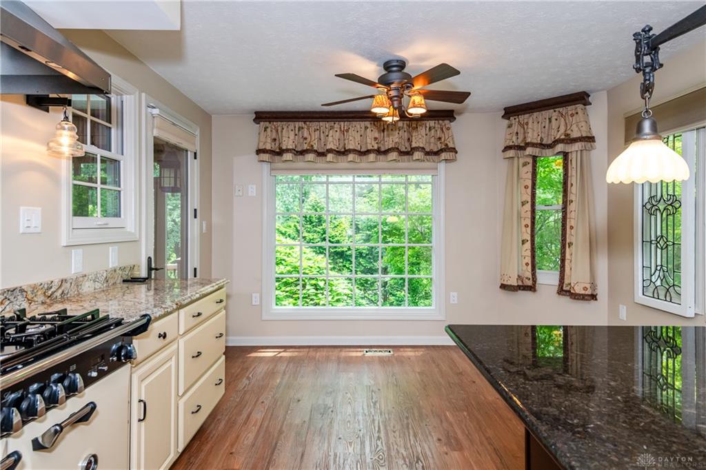 1910 Rustling Oak Property Photo 11