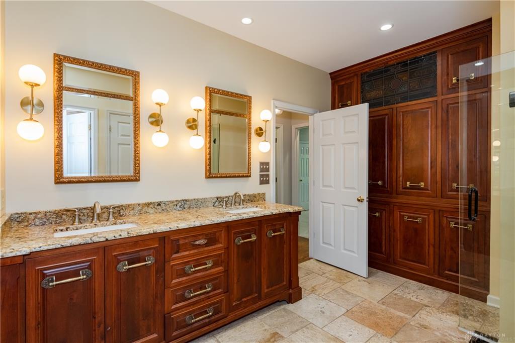 1910 Rustling Oak Property Photo 37