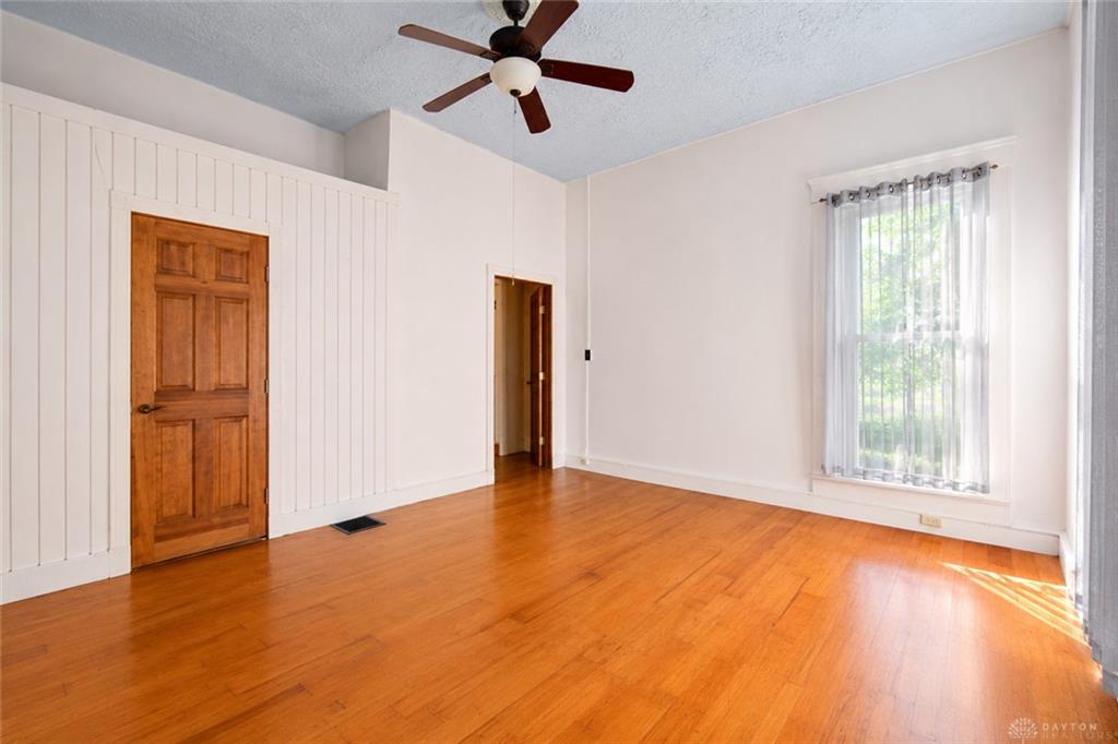 339 Bernard Property Photo 32