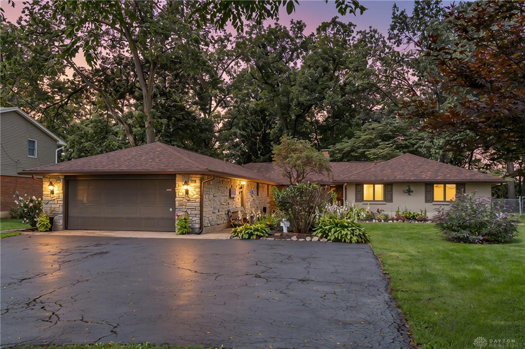 5049 W Enon