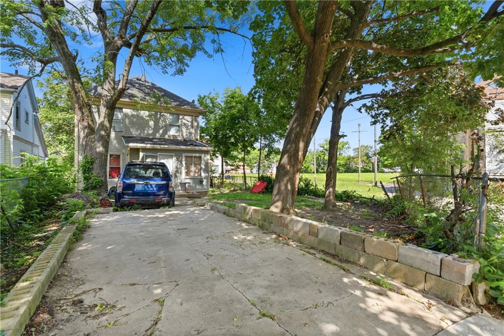 558 Brightwood Property Photo 7