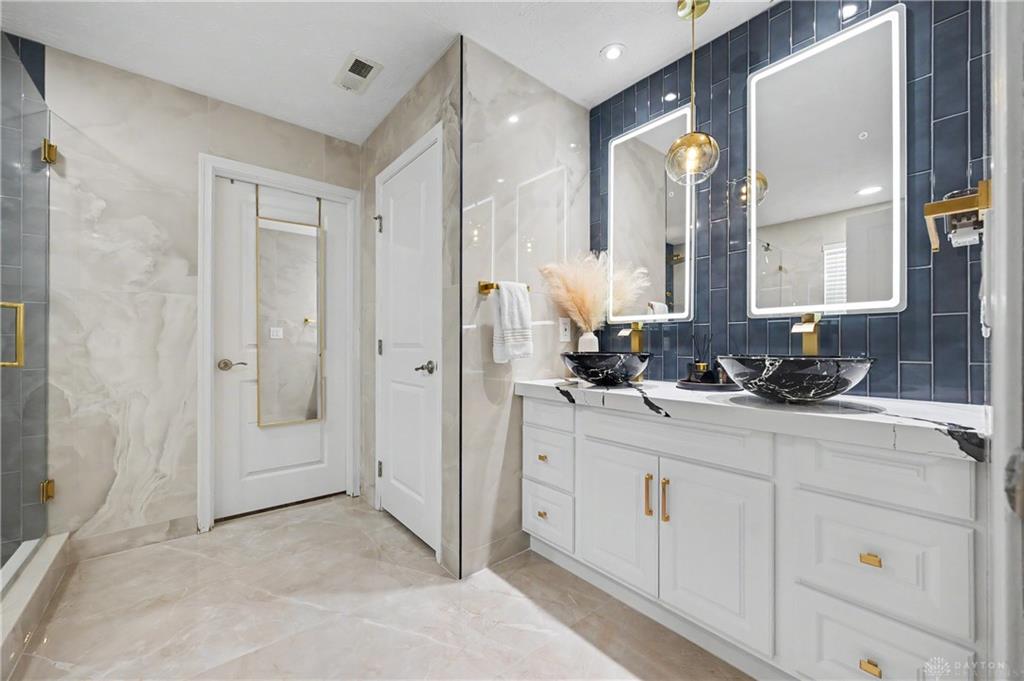 7122 Bluestream Property Photo 35