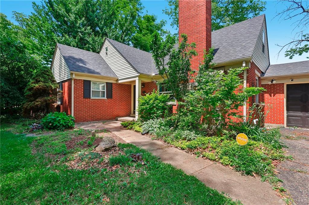 141 Napoleon Property Photo 3
