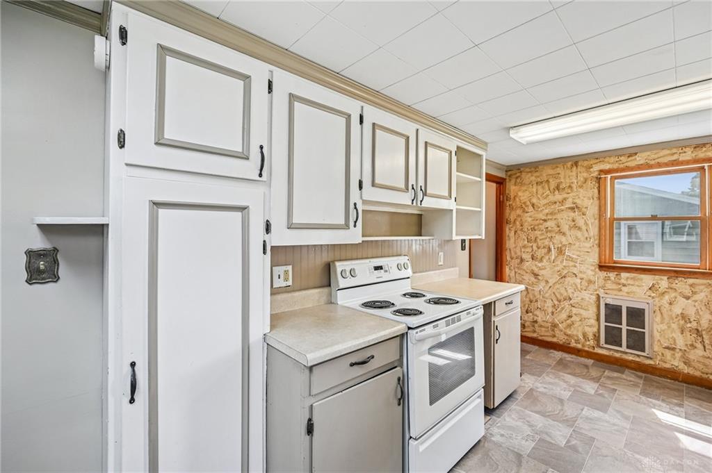 237 Leonard Property Photo 11