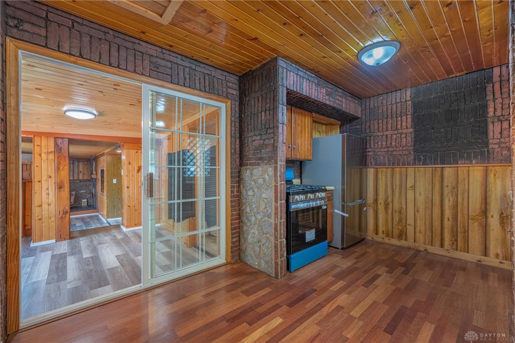 5374 Pickford Property Photo 14