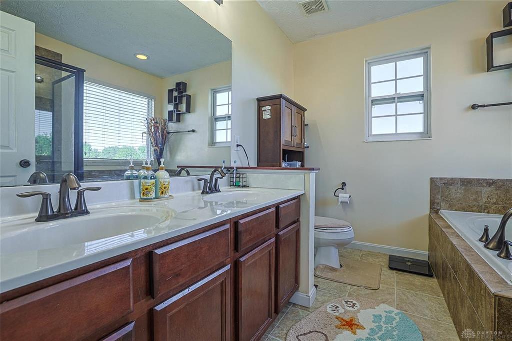2032 Bridgewater Property Photo 28