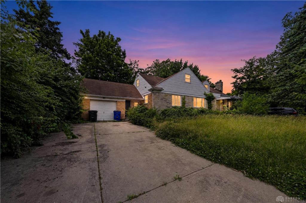 1367 Catalpa Property Photo 1