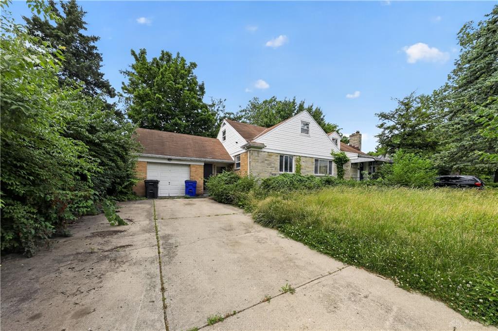 1367 Catalpa Property Photo 2